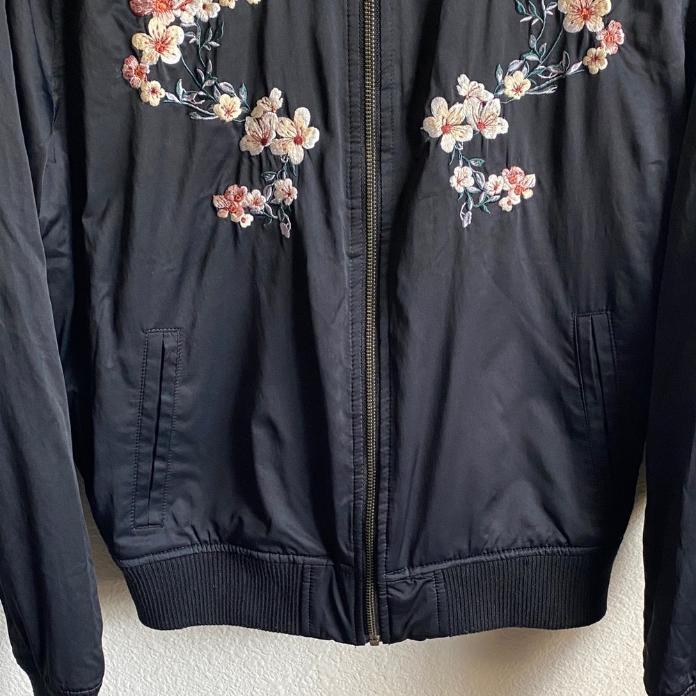 American Eagle Outfitters Black Floral Bomber Jacket - Picture 4 of 13